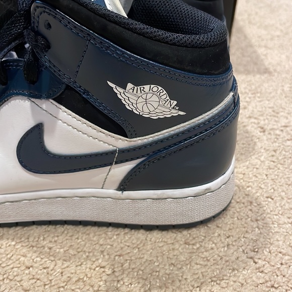 Air Jordan 1 Mid GS - Picture 5 of 7